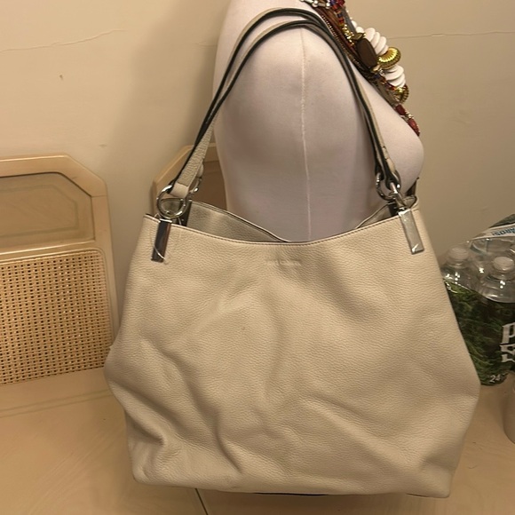 Vince Camuto Handbags - Vince Camuto Slouchy Leather Bag